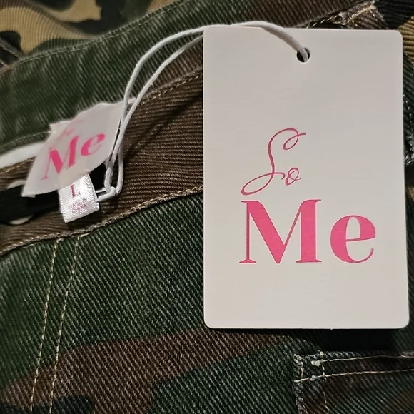 So Me Women's Camouflage Cargo Jeans - Picture 10 of 11